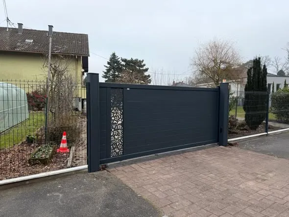 Installation d'un portail coulissant et d'un portillon assorti à Haguenau, Haguenau, Technic’Jardins