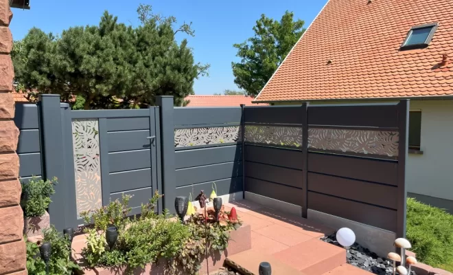 Portillon et clôture en aluminium avec motifs découpés au laser, Haguenau, Technic’Jardins